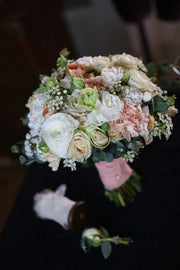 Classic cream spray roses peach carnations same-day delivery Honolulu