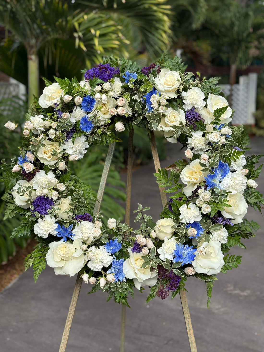 Circle Spray Blue fresh seasonal flowers same-day delivery Honolulu
