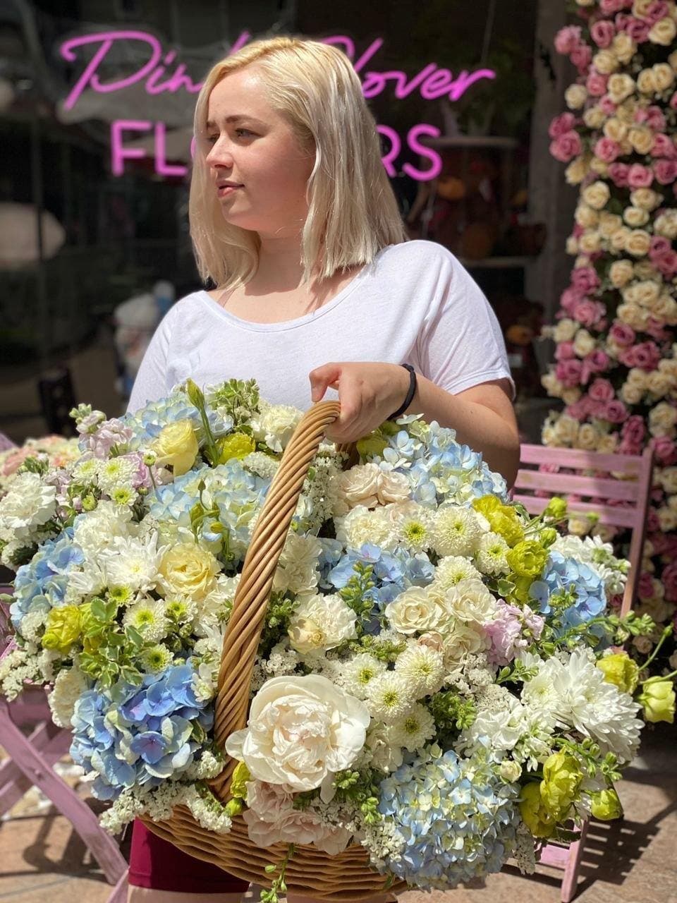 Diana hydrangeas garden roses same-day delivery Honolulu