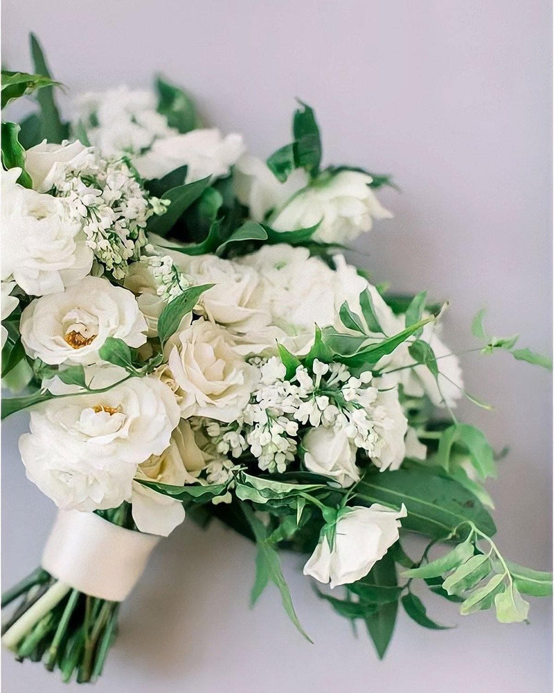 Dolly - premium white and green bouquet same-day delivery Los Angeles