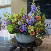 Elegant bouquet of emerald-green flowers with seasonal greenery, ideal for vibrant celebrations