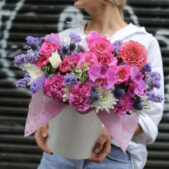 Hollywood garden roses carnations same-day delivery Honolulu