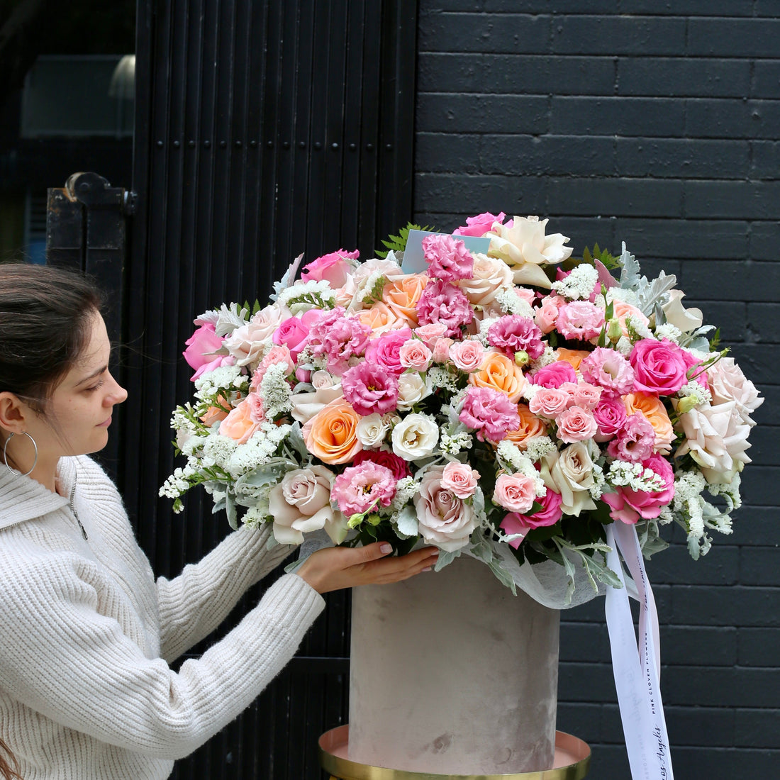 Pink Cloud hot pink roses peach roses same-day delivery Honolulu