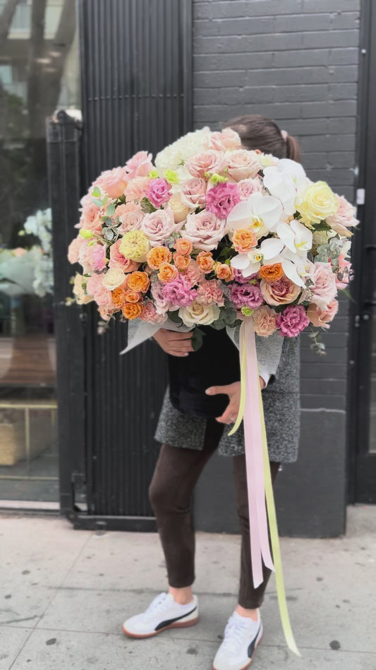 Sweet floral arrangement in soft pink and cream tones, ideal for birthdays and thoughtful gifts.