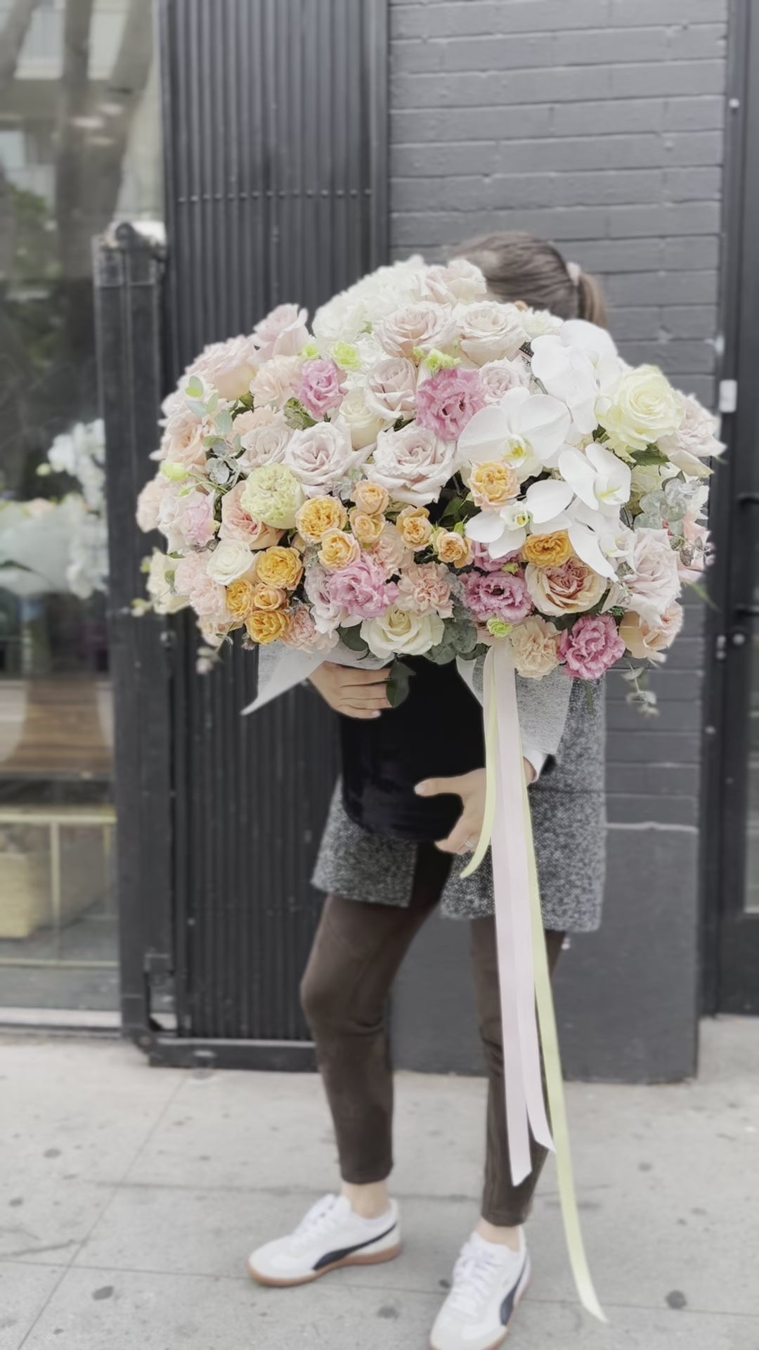 Sweet floral arrangement in soft pink and cream tones, ideal for birthdays and thoughtful gifts.