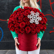 Snow Love red roses with a pearl snowflake in a red velvet box, delivered in Los Angeles by Pink Clo