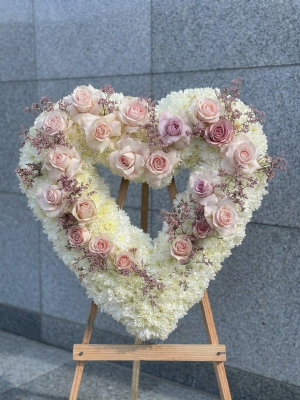 Pink rose sympathy heart on easel, Los Angeles funeral flower delivery