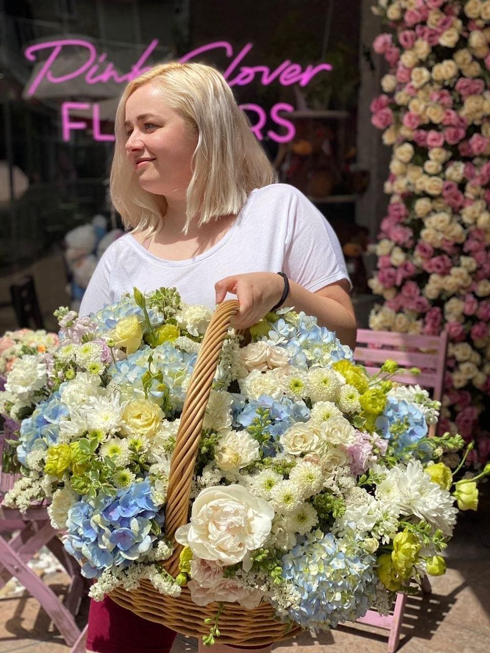 Diana close-up detail - white floral arrangement from Pink Clover LA