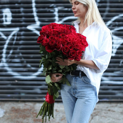 Long-stem Roses top-down view - fresh rose Los Angeles delivery