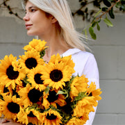 Cheerful sunflower bouquet styled in a natural, elegant presentation for a joyful and radiant look